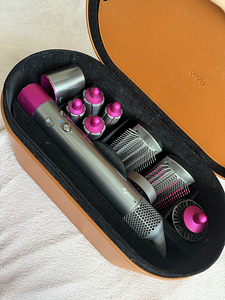 Dyson (2 foto / 2)