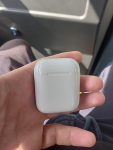 Продам безпроводные наушники Apple AirPods/Müüa juhtmevabad (2 фото из 2)
