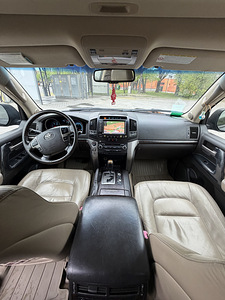 Müüa Toyota Land Cruiser 200 (7 foto / 12)