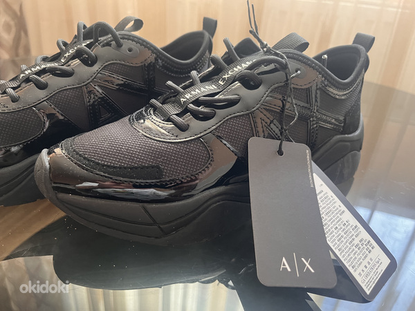 Продам новые кроссовки Armani