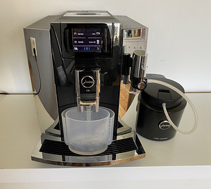 Кофемашина Jura E8 Chrone (1 фото из 5)
