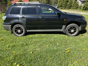 MITSUBISHI OUTLANDER (4 foto / 8)