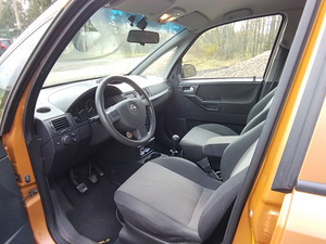 OPEl Meriva (9 фото из 11)