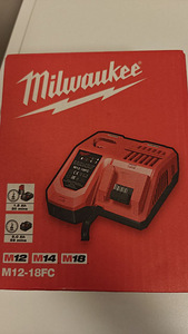 M18 & M12 Multi-Voltage Зарядное устройство Milwaukee (3 фото из 5)