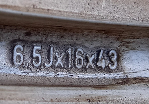 16" Volvo originaalveljed (5 foto / 5)