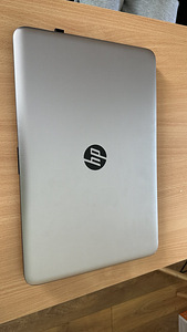 Laptop (2 foto / 4)