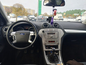 M/V Ford Mondeo 2.0 бензин (6 фото из 6)