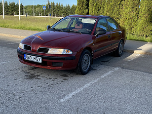 Mitsubishi Carisma Comfort (2 foto / 11)