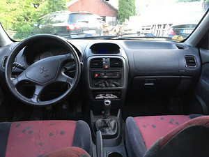 Mitsubishi Carisma Comfort (9 foto / 11)
