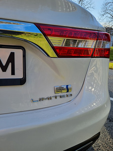 Toyota Camry Avalon Limited (9 foto / 10)