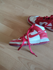 Кроссовки Nike (2 фото из 4)