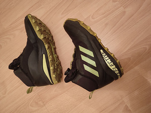 Adidase tossud suurus 38,5 (1 foto / 6)
