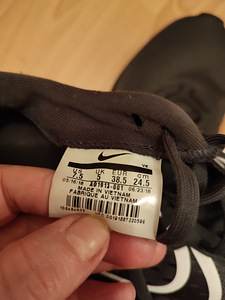 Кроссовки Nike (3 фото из 5)