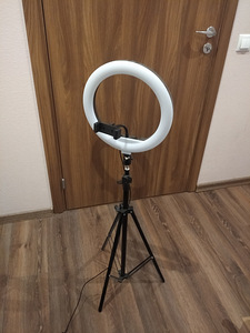 Rõngas USB LED lamp 30 cm + telefonihoidik (1 foto / 4)