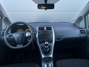 Toyota auris (5 фото из 11)