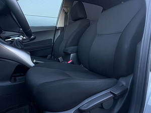 Toyota auris (6 фото из 11)