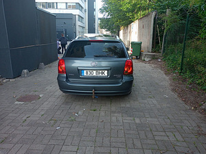 Toyota Avensis Executive 2.2 D (3 foto / 9)