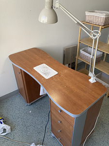 Maniküürilaud imuriga (2 foto / 2)