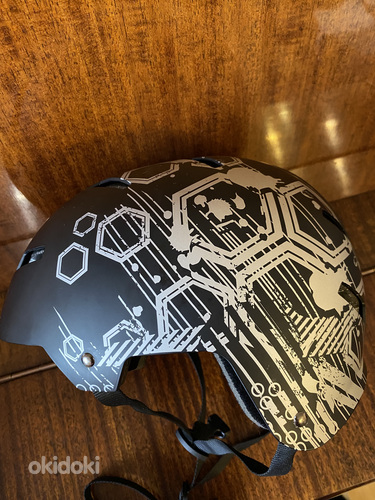 Новый велосипедный шлем для взрослого (фото #1)