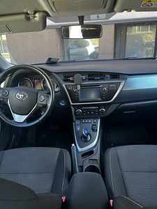 Toyota Auris Бензин/Гибрид (6 фото из 10)