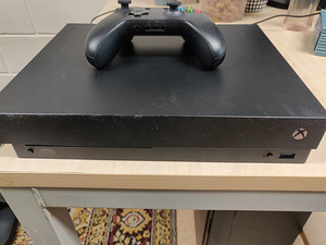 Xbox One X 1ТБ (6 фото из 9)
