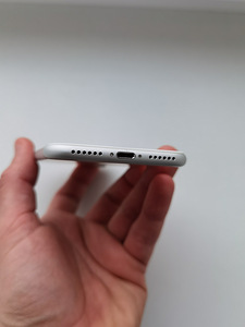 iPhone 7 (32 Гб) (3 фото из 8)