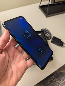 Motorola Moto G8 Power (8 foto / 10)