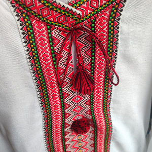 Kaunis linane särk (vyshyvanka) poisile, suurus 128-134 (1 foto / 9)