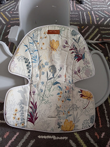 Детский бустер-стул MoMi Woodi (без длинных ножек) (10 фото из 10)