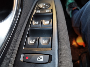 Renault Fluence Megan 2010 (6 foto / 12)
