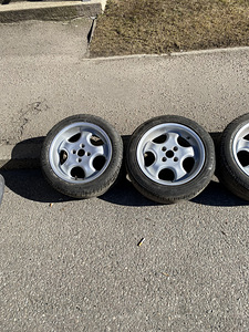 R 15 4x100 4 tk ketas kummiga 7mm диски с резиной. (2 фото из 10)