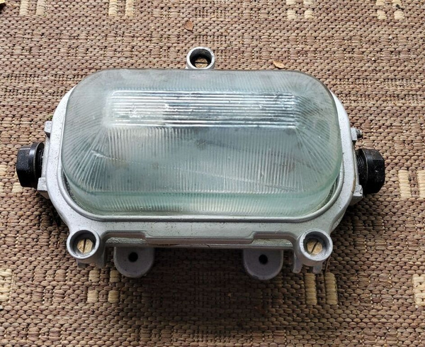 Retro NSVL 1989 seina-/laelamp garaaz kelder esik