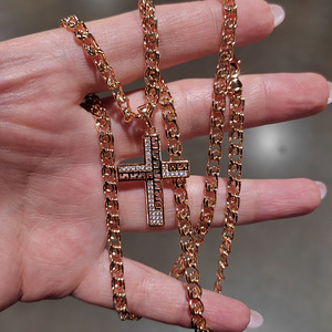 Ketid, ristid, amulett valmistatud mittetumenevast, hüpoallergeensest (5 foto / 10)