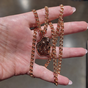 Ketid, ristid, amulett valmistatud mittetumenevast, hüpoallergeensest (6 foto / 10)