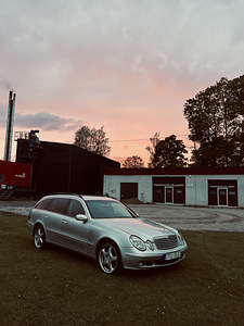 Мерседес W211 (5 фото из 10)