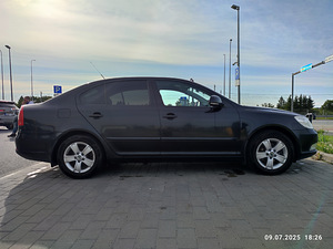Skoda Oktavia 2010 (5 foto / 12)