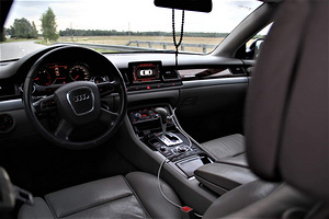 Продам Audi A8 Facelift 4.2 240kw (7 фото из 9)