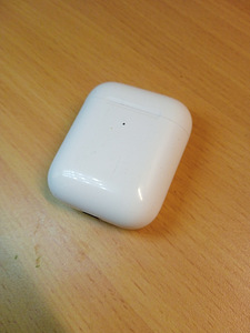 Müün AirPodsid (5 foto / 5)