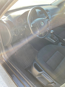 Skoda Octavia 2008 2.0 автомат (7 фото из 10)