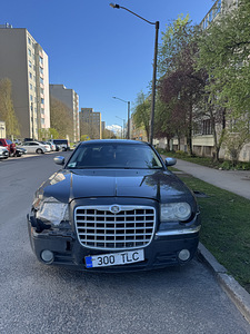 Chrysler 300C, 2010 (2 foto / 8)