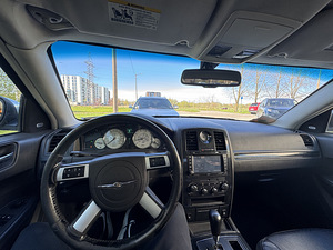 Chrysler 300C, 2010 (8 foto / 8)