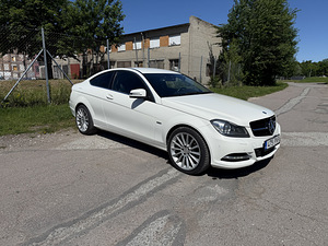 Продам Mercedes Benz C 2.2 d (2 фото из 8)