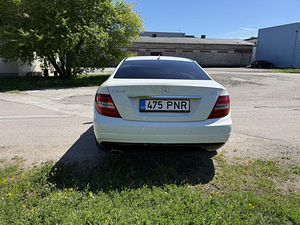 Продам Mercedes Benz C 2.2 d (7 фото из 8)