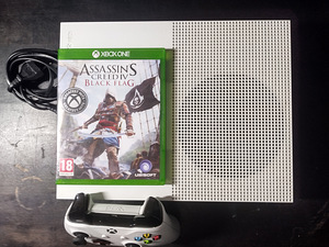 Xbox One S с Assassins Creed IV Black Flag выставлен на прод (2 фото из 2)