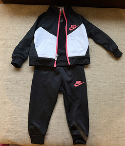 2 komplekti, üks adidas, teine nike + adidas püksid (2 foto / 3)