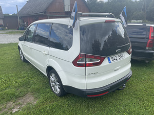 Ford Galaxy (2 фото из 4)