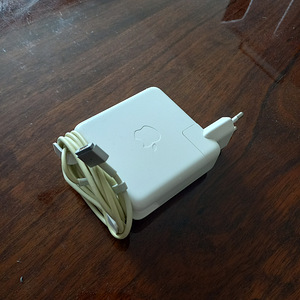 Laadija macbooki jaoks (1 foto / 3)