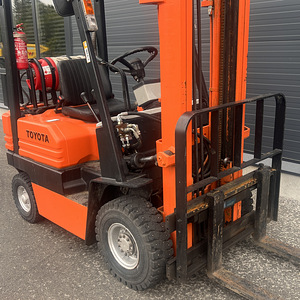 Toyota FGL15 Gaasitõstuk (3 foto / 8)