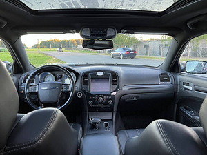 Chrysler 300s AWD (9 foto / 12)