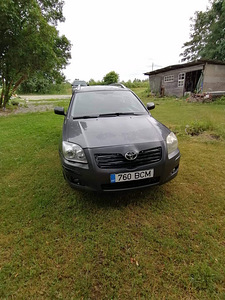 Avensis (6 foto / 6)